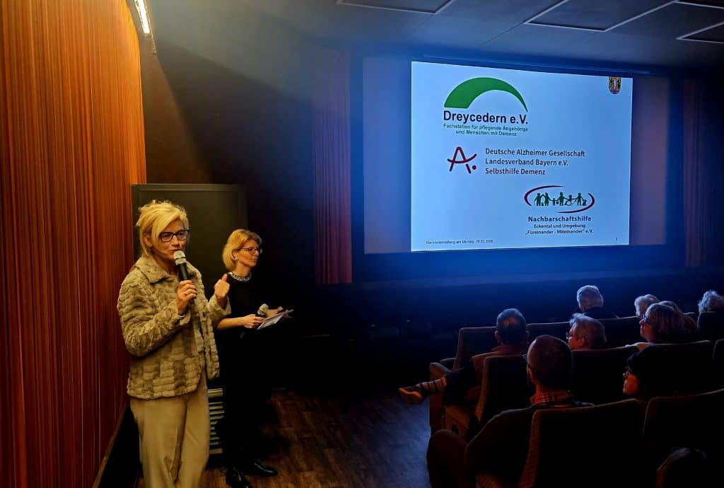 Bürgermeisterin Ilse Dölle (l.) und Sylvia Steinbach, Koordinatorin für Seniorenangelegenheiten, begrüßten die Gäste. Foto: Susanne Wolf